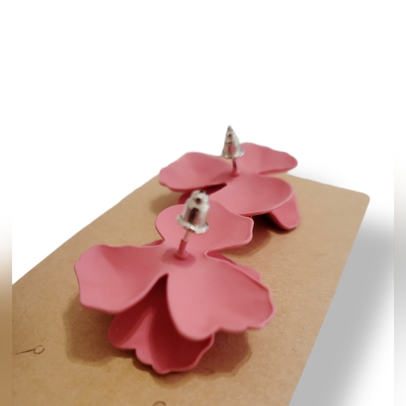 🌿Gorgeous Women's Flower Earrings Coral Color- Just Beautiful! - Picture 5 of 11